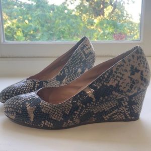 Snakeskin wedges